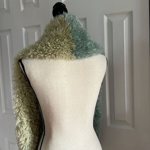 Anthropologie Fluffy Colorblocked Scarf in Mint - Picture 10 of 12